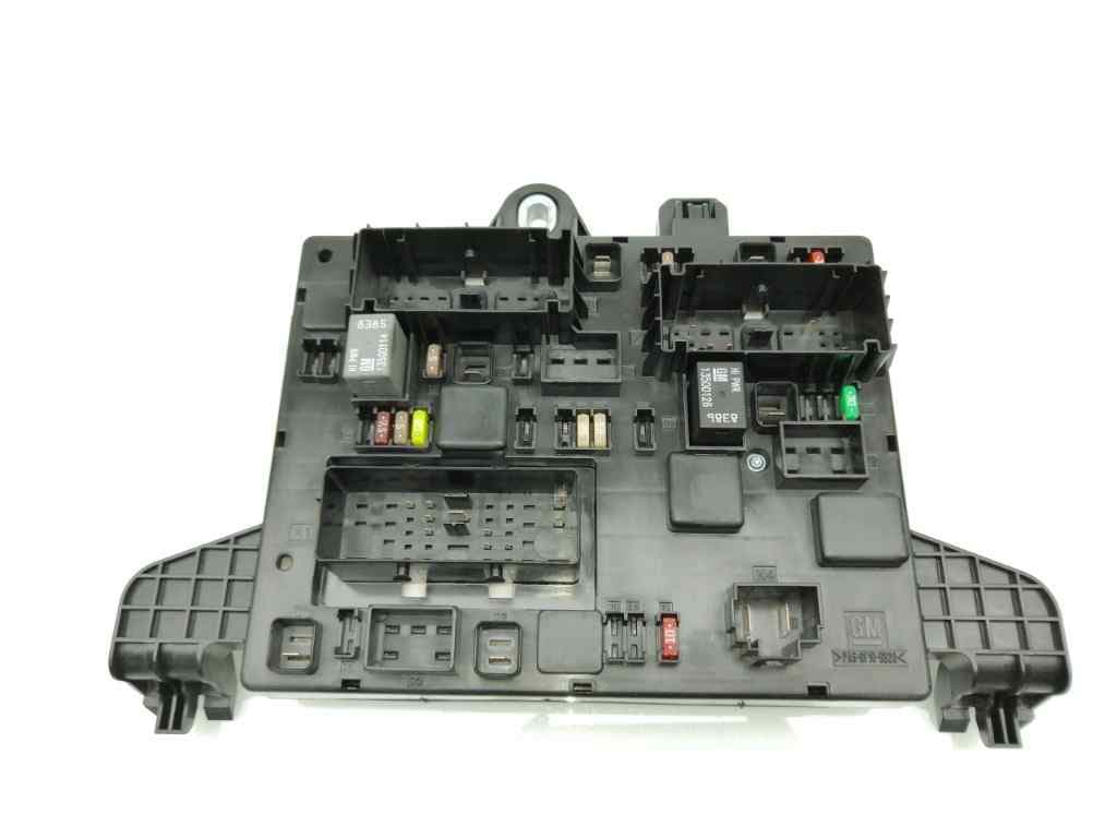 Caja reles / fusibles OPEL ASTRA J LIM