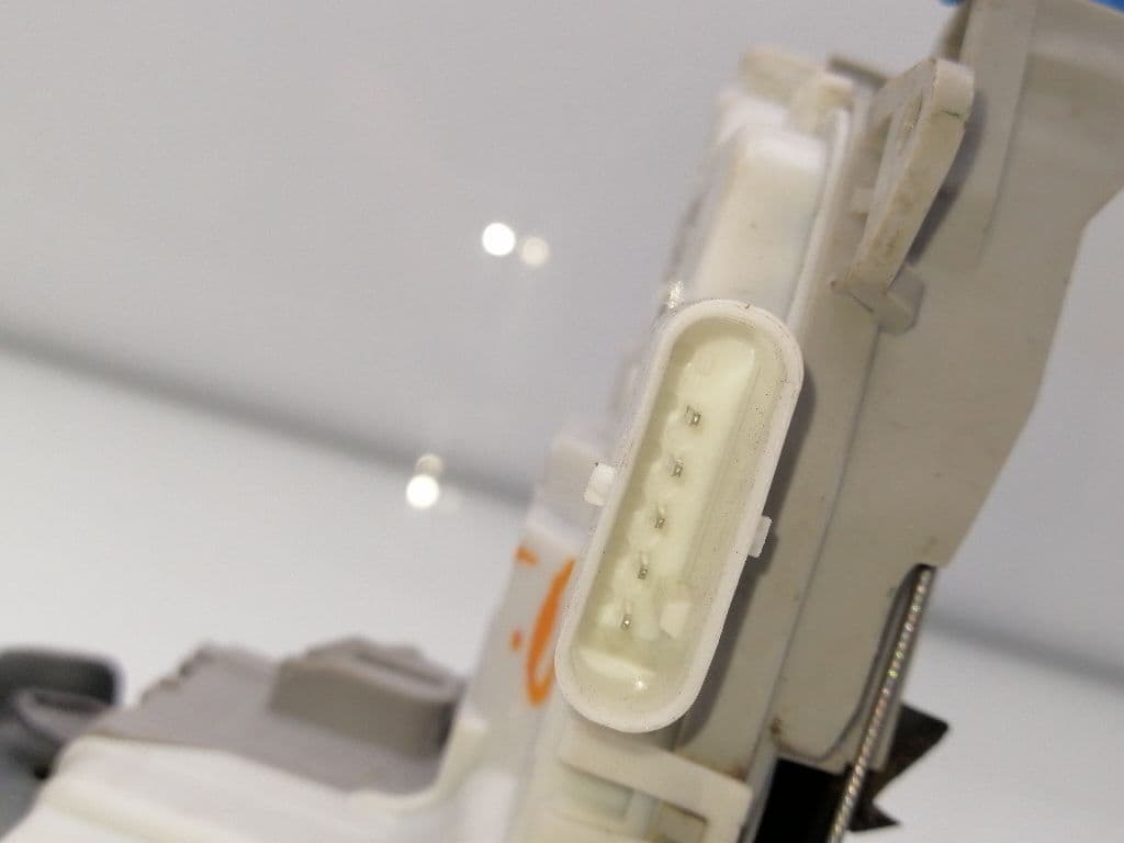 Cerradura puerta trasera derecha AUDI Q2 (GAB) 2