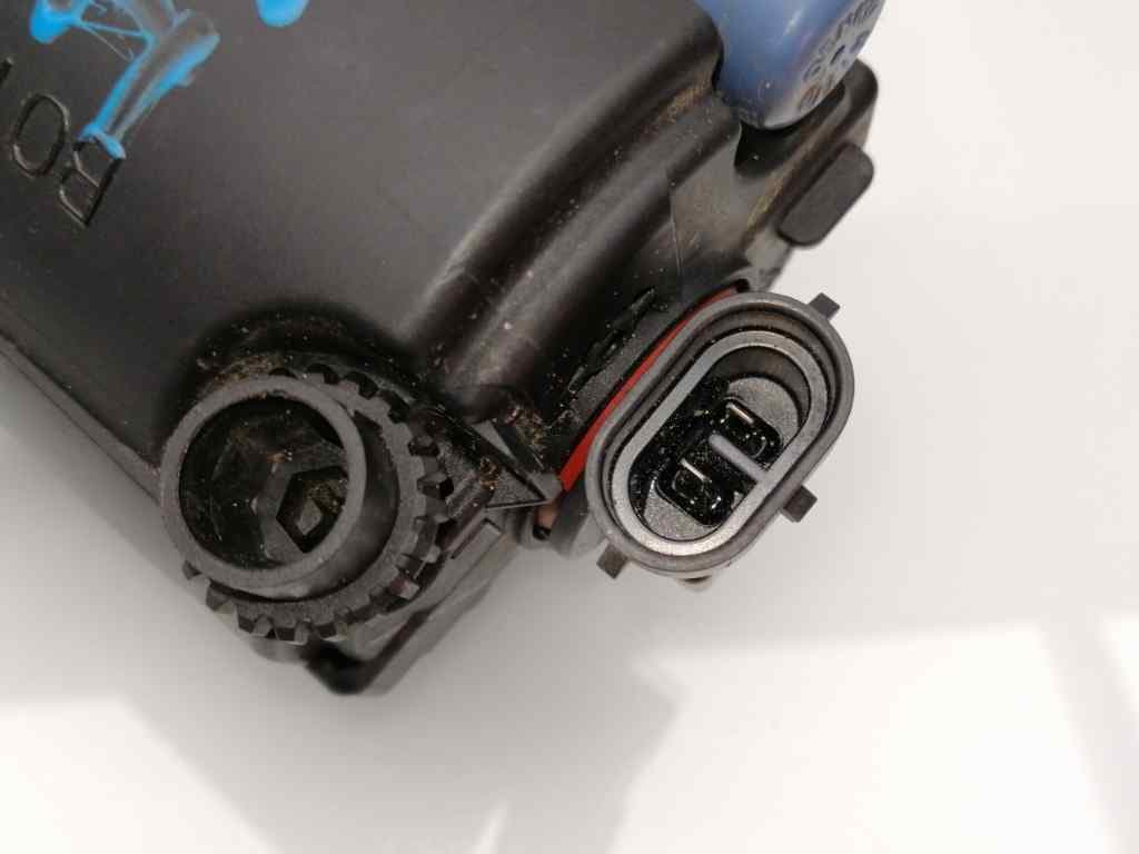 Faro antiniebla izquierdo TOYOTA AURIS 4
