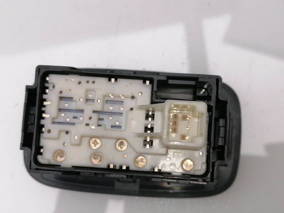 Mando elevalunas trasero izquierdo TOYOTA AURIS 2