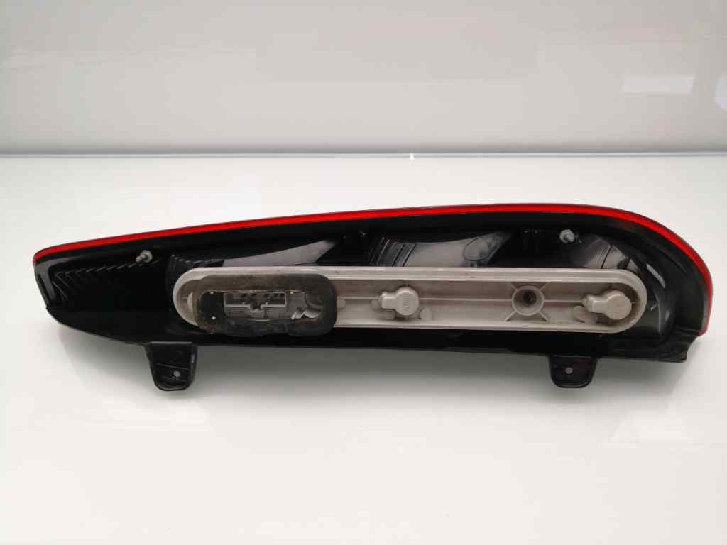 Piloto trasero izquierdo FORD FOCUS 4
