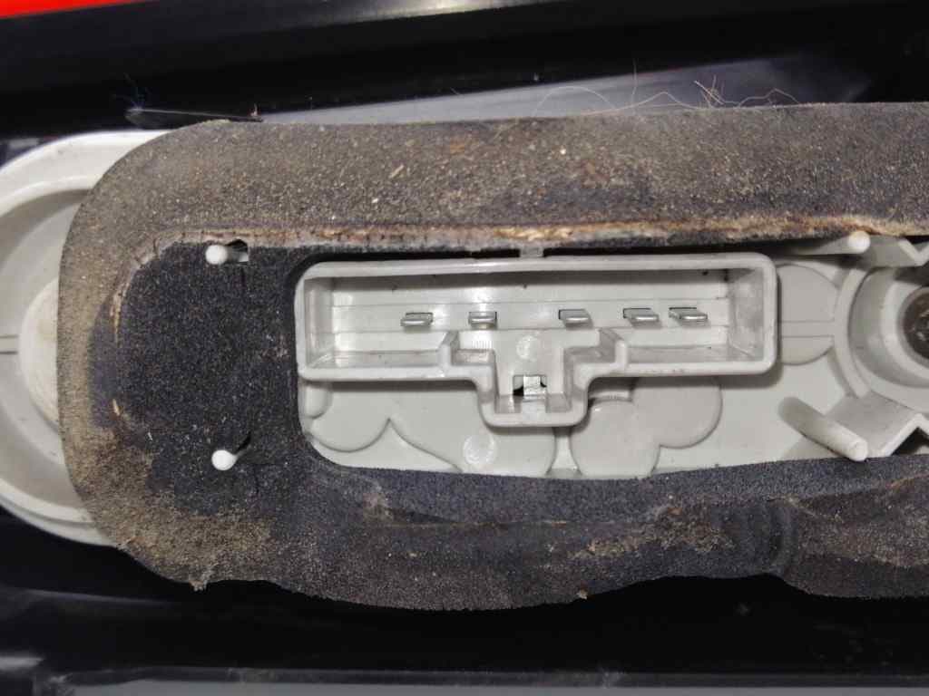 Piloto trasero izquierdo FORD FOCUS 2