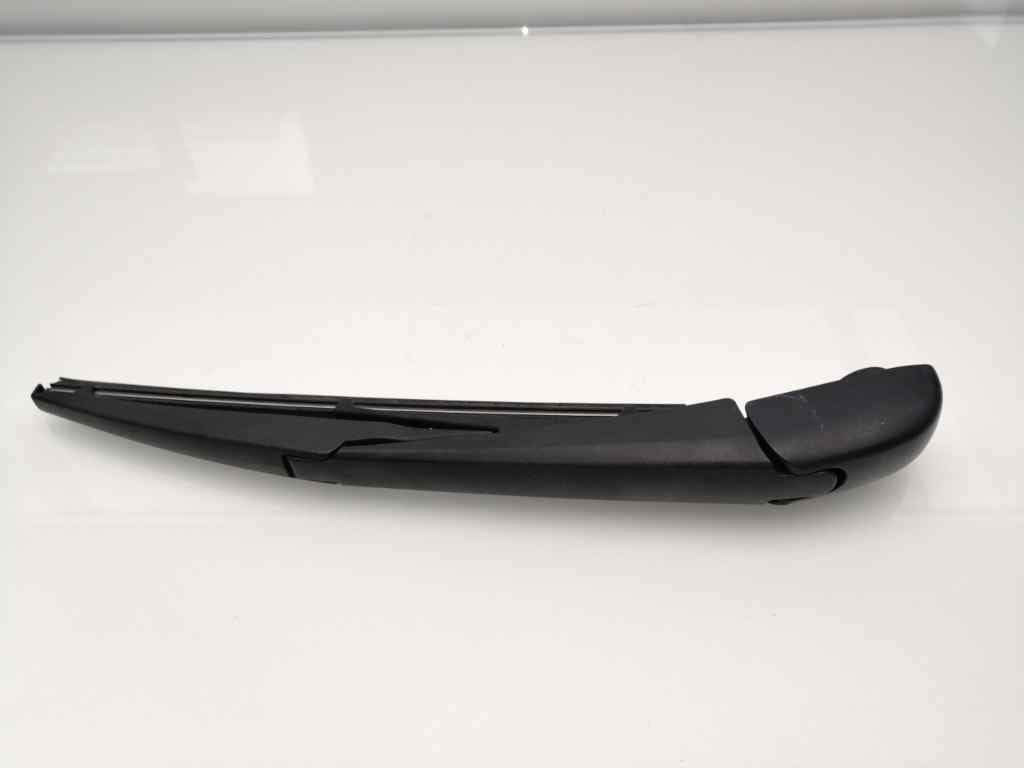Brazo limpia trasero TOYOTA AURIS 2