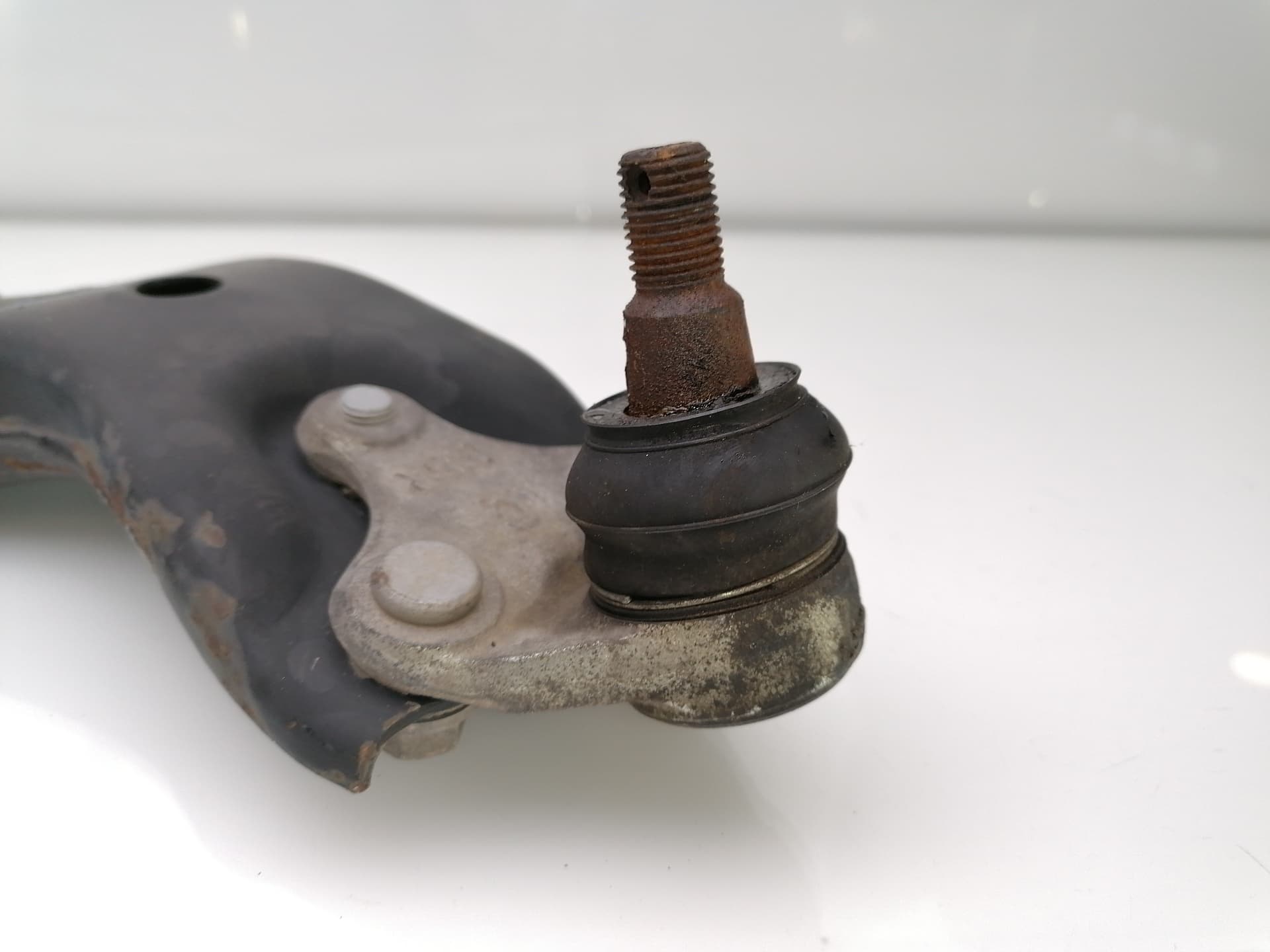Brazo suspension inferior delantero derecho TOYOTA AURIS 3