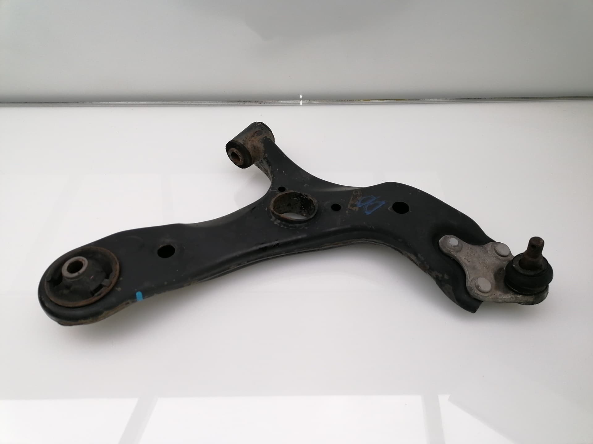 Brazo suspension inferior delantero derecho TOYOTA AURIS