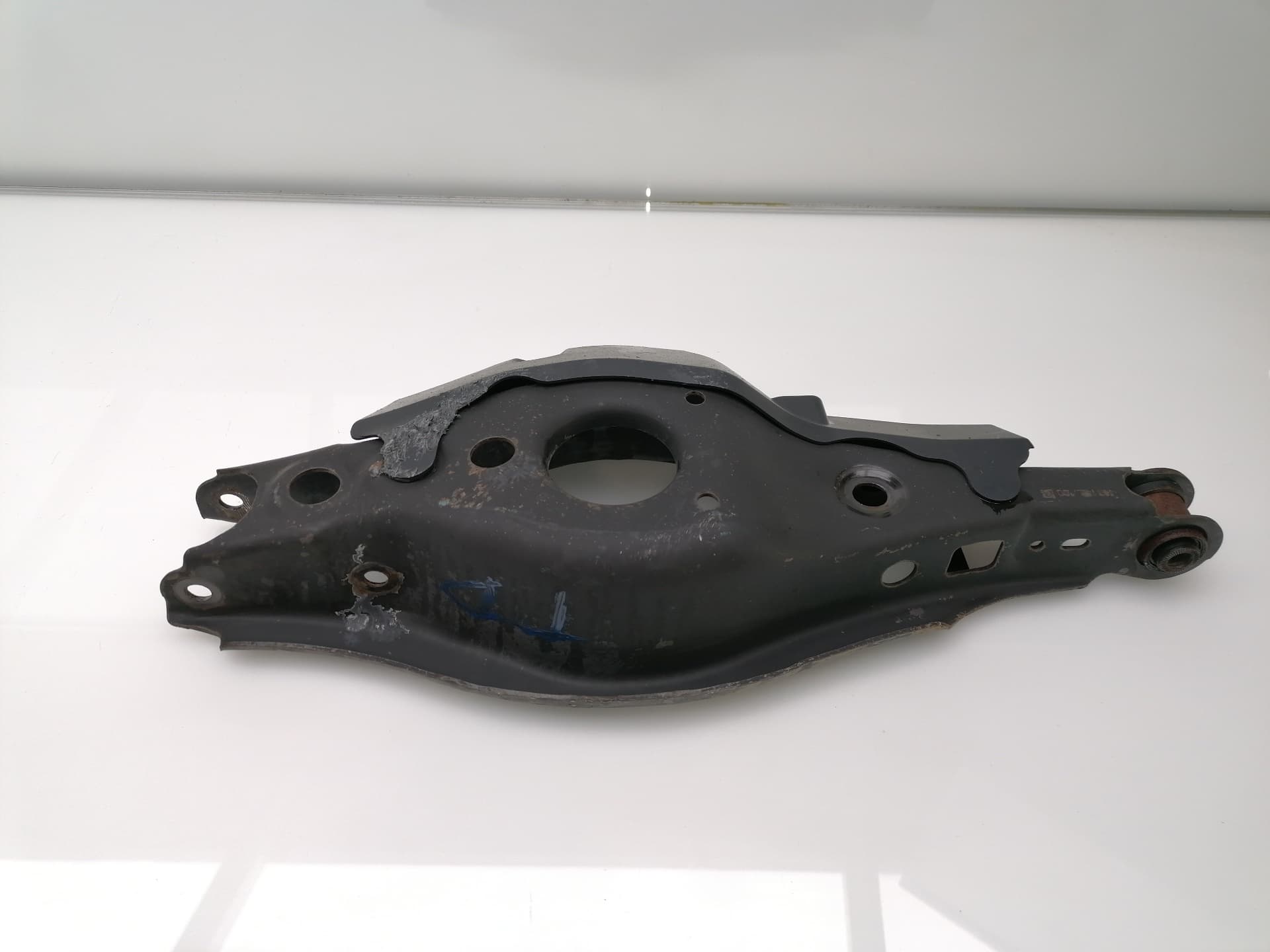 Brazo suspension inferior trasero derecho TOYOTA AURIS 3
