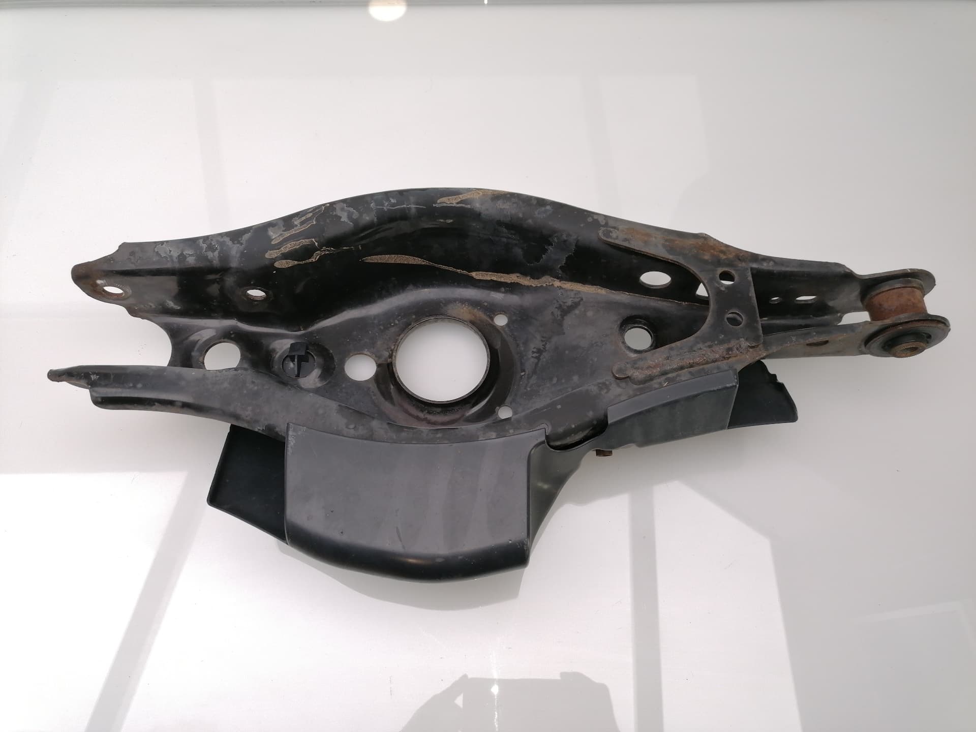 Brazo suspension inferior trasero derecho TOYOTA AURIS 2