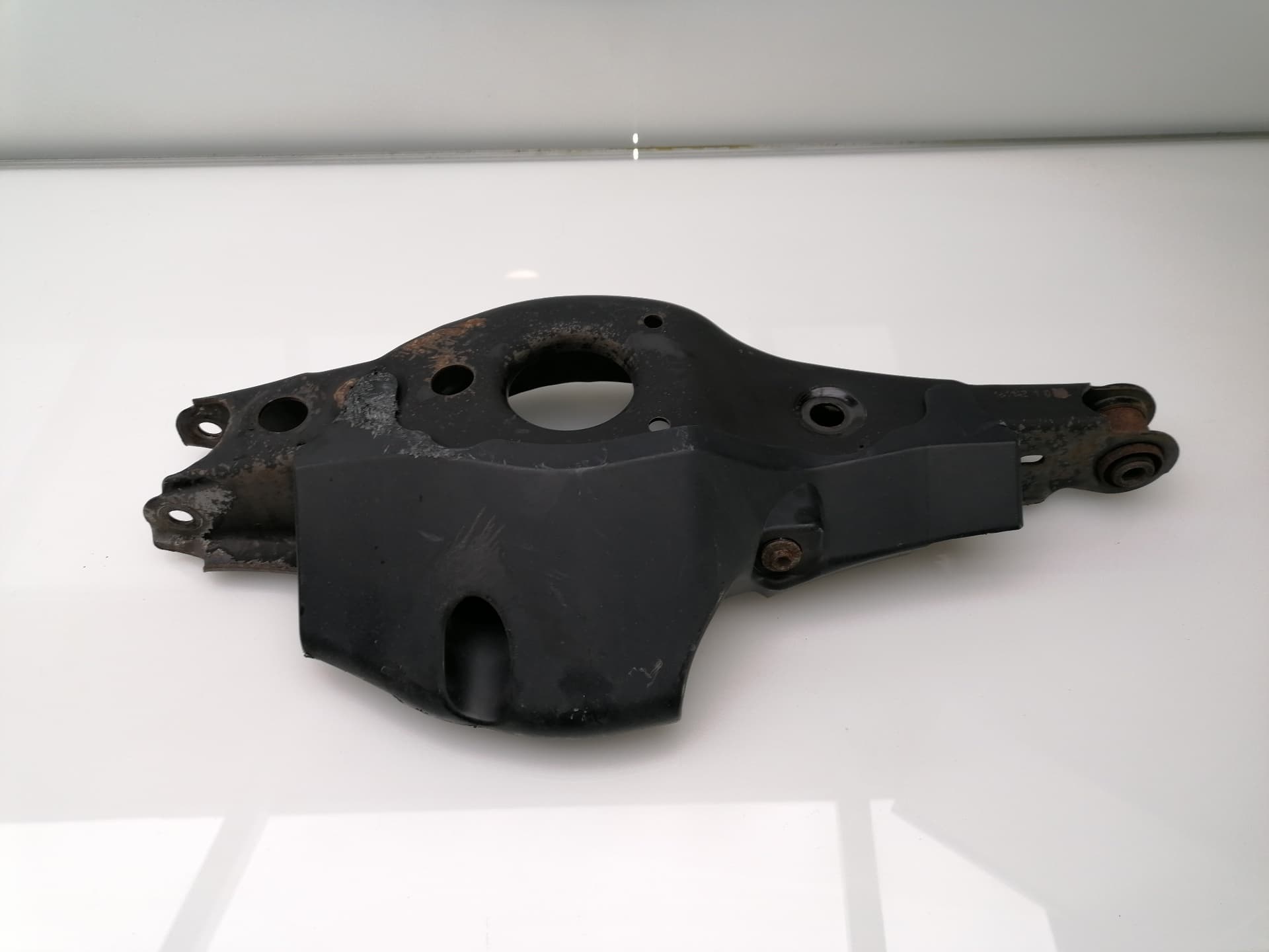 Brazo suspension inferior trasero izquierdo TOYOTA AURIS 2