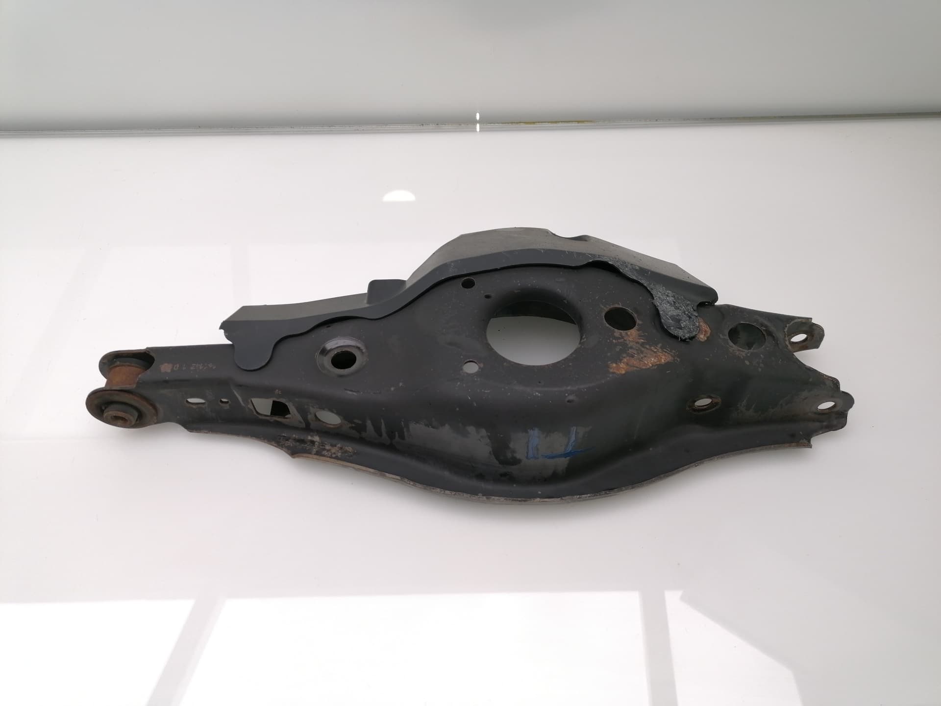 Brazo suspension inferior trasero izquierdo TOYOTA AURIS