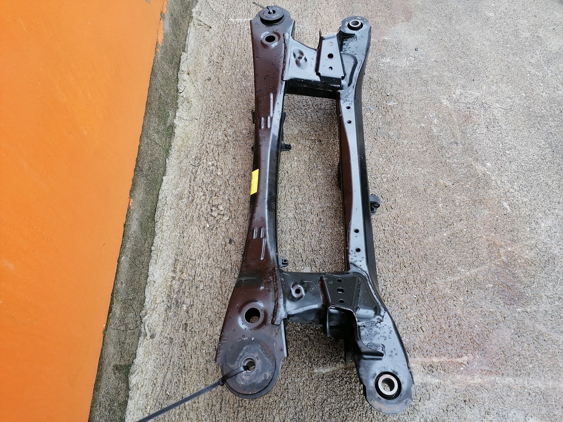Puente trasero TOYOTA AURIS 4