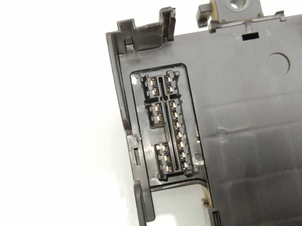 Caja reles / fusibles NISSAN TERRANO/TERRANO.II (R20) 4