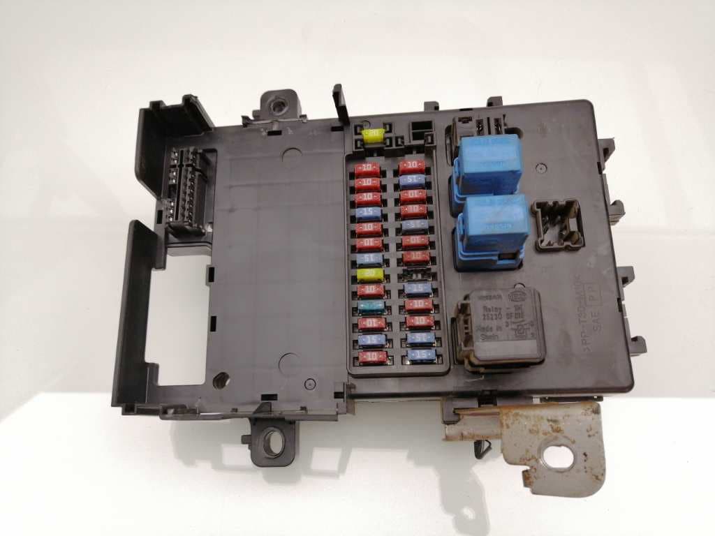 Caja reles / fusibles NISSAN TERRANO/TERRANO.II (R20) 2