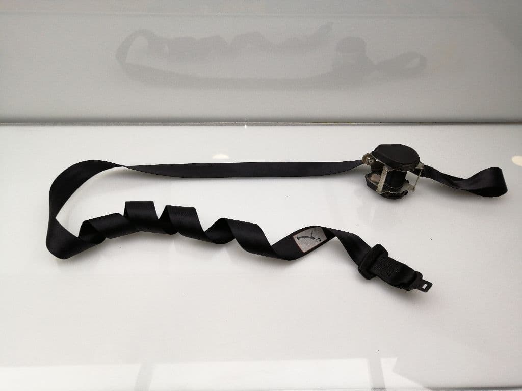 Cinturon seguridad trasero central NISSAN TERRANO/TERRANO.II (R20)