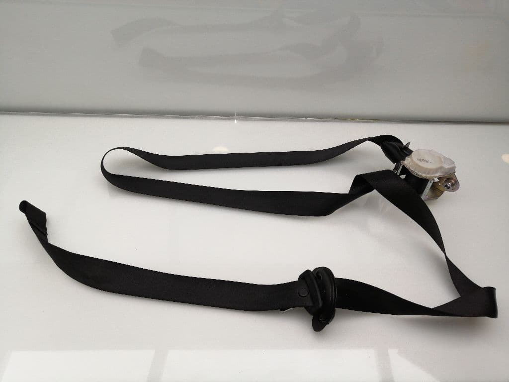Cinturon seguridad delantero derecho BMW SERIE 1 BERLINA (E81/E87)