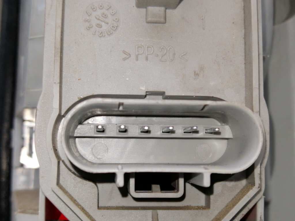 Piloto trasero izquierdo FORD TRANSIT 2