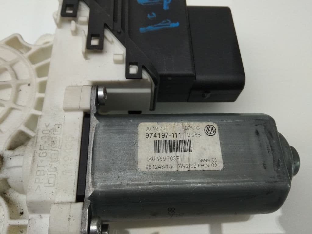 Motor elevalunas trasero izquierdo VOLKSWAGEN PASSAT LIM 5