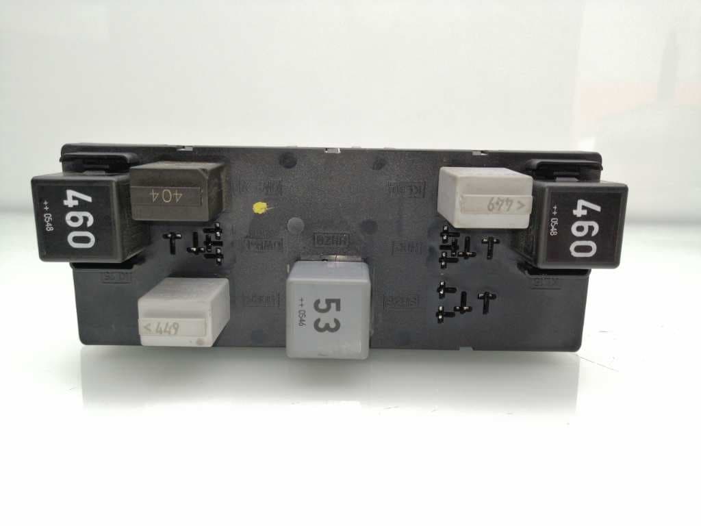 Caja reles / fusibles VOLKSWAGEN PASSAT LIM 3