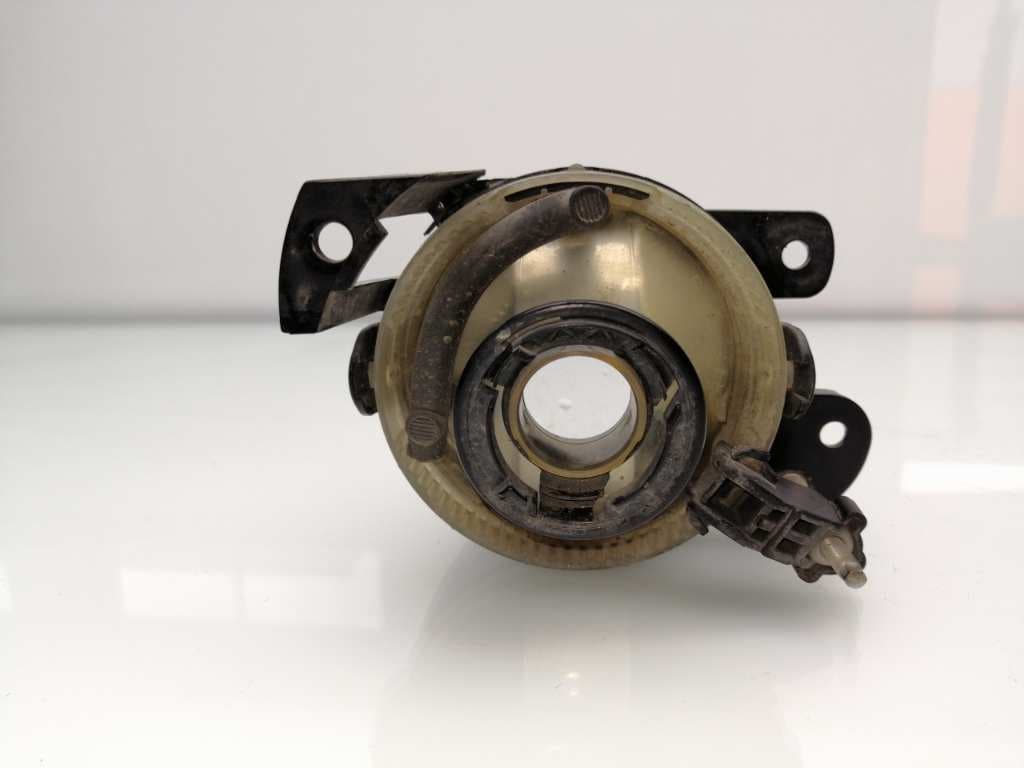 Faro antiniebla izquierdo VOLKSWAGEN PASSAT LIM 3