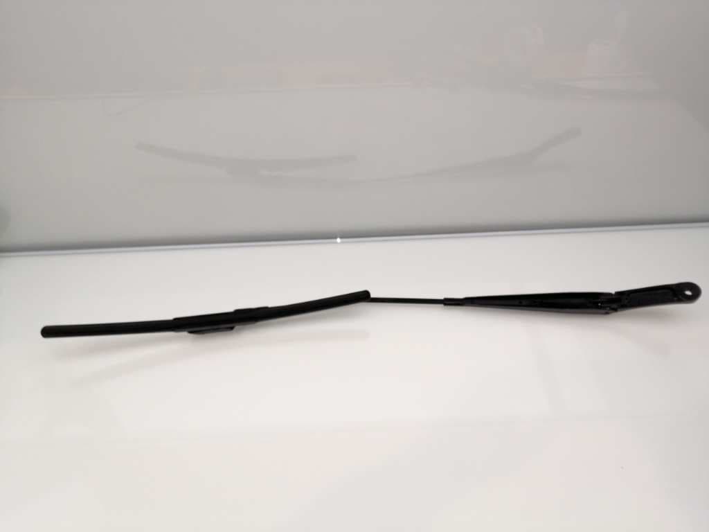 Brazo limpia delantero derecho VOLKSWAGEN GOLF VII LIM. 2