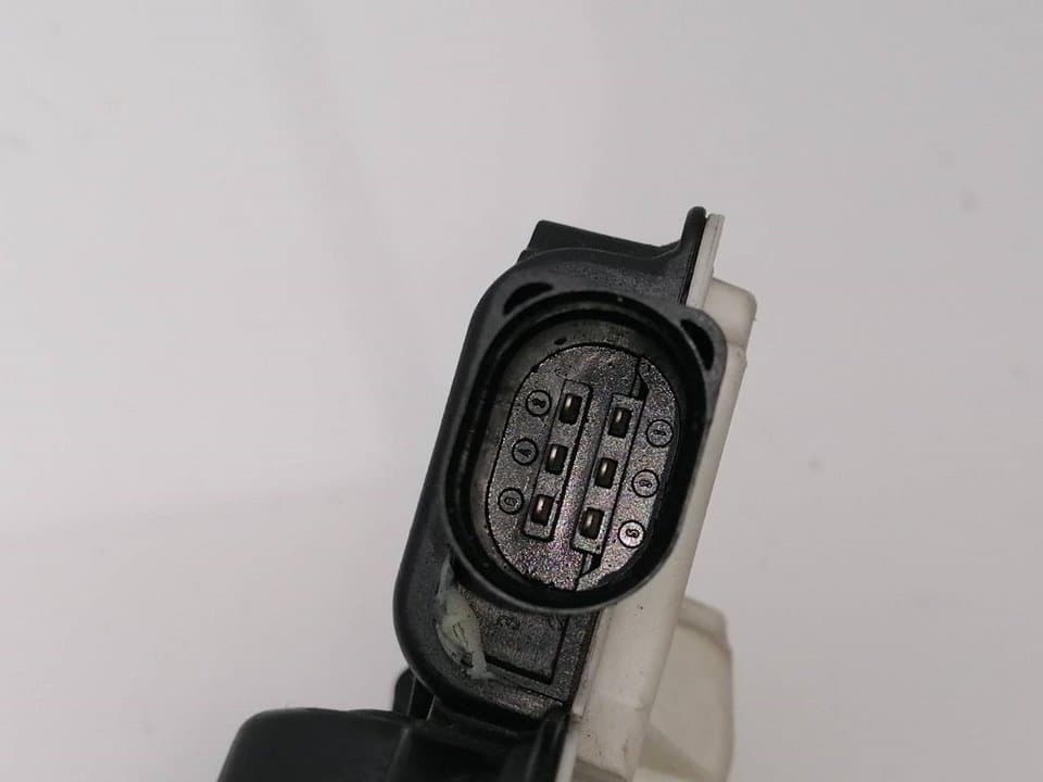 Cerradura puerta trasera izquierda SKODA FABIA 4