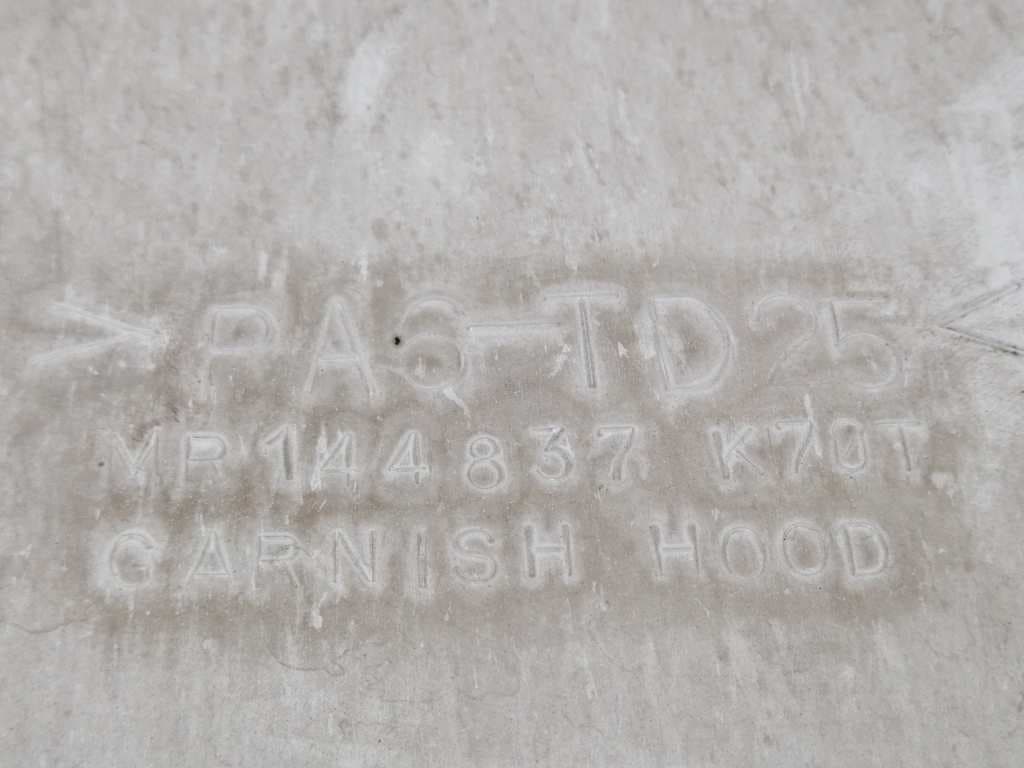 Plastico MITSUBISHI L 200 (K6/7) 3