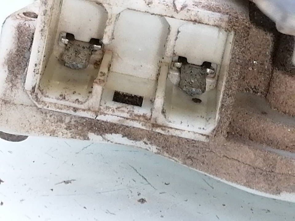 Cerradura puerta trasera derecha MITSUBISHI L 200 (K6/7) 3