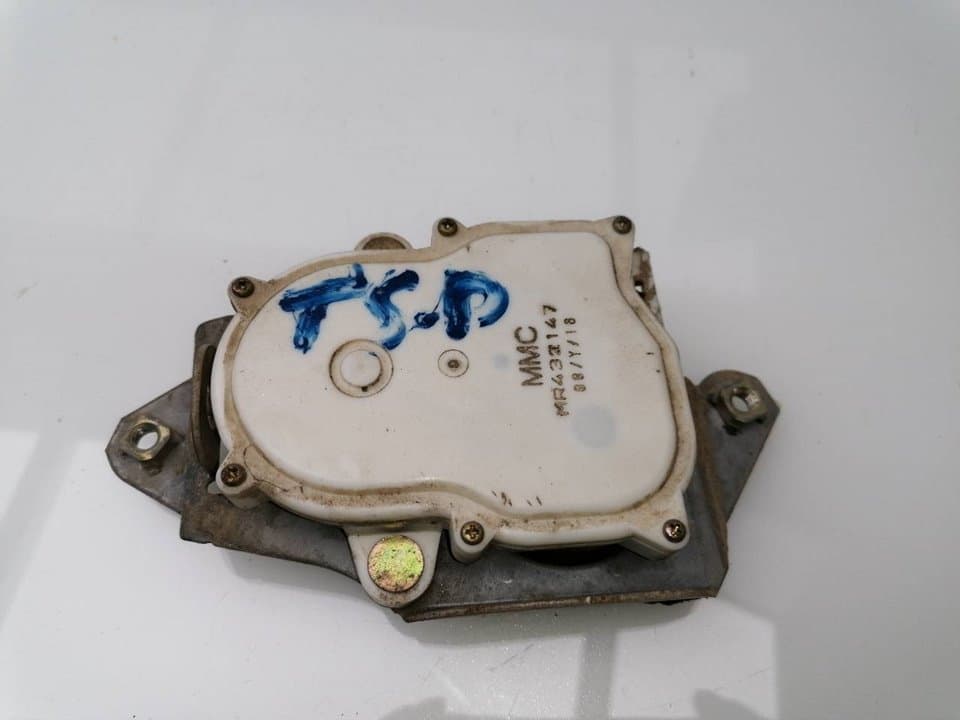 Cerradura puerta trasera derecha MITSUBISHI L 200 (K6/7)