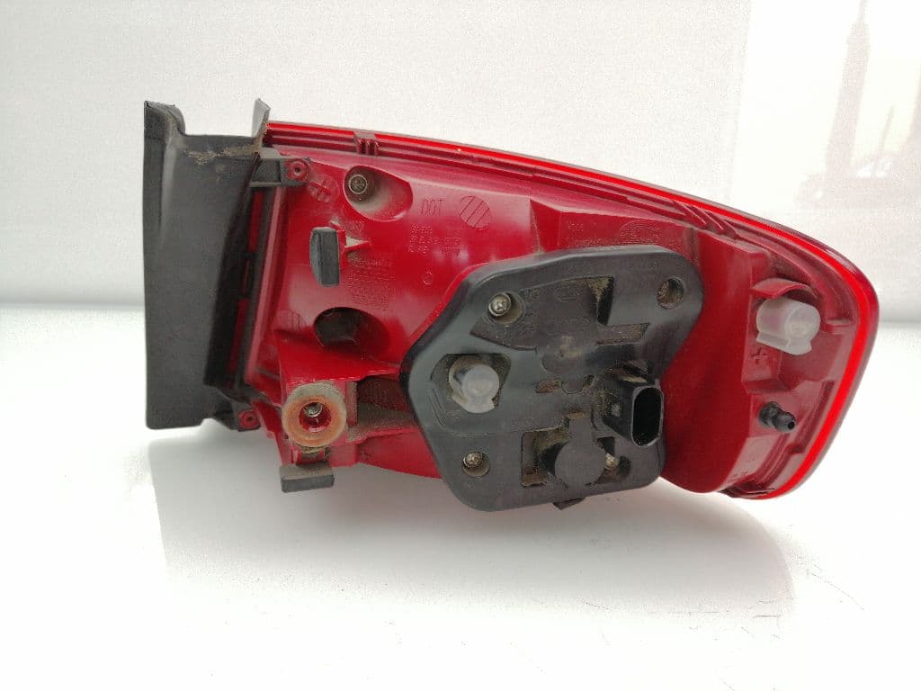 Piloto trasero izquierdo AUDI A4 BERLINA (8E) 2