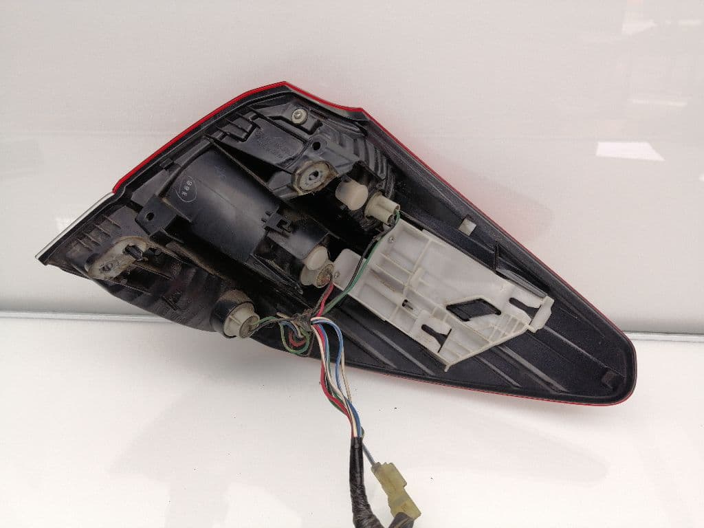 Piloto trasero izquierdo SUBARU LEGACY BERL./FAMILIAR B11 (BD/BG) 5