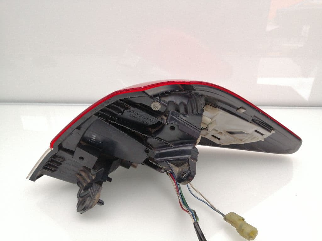 Piloto trasero izquierdo SUBARU LEGACY BERL./FAMILIAR B11 (BD/BG) 4