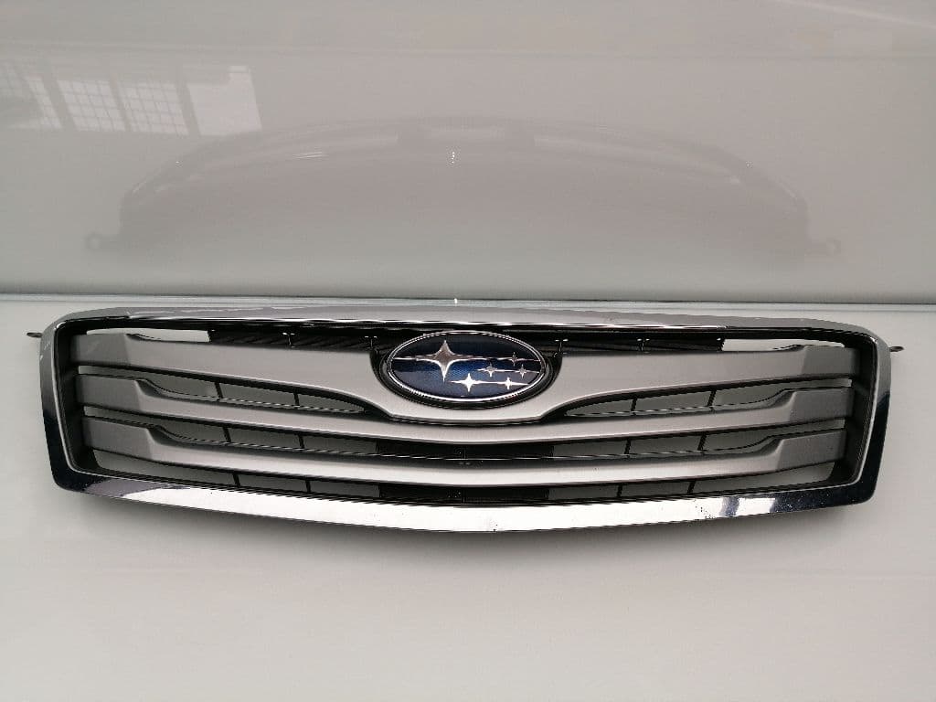 Rejilla delantera SUBARU LEGACY BERL./FAMILIAR B11 (BD/BG)