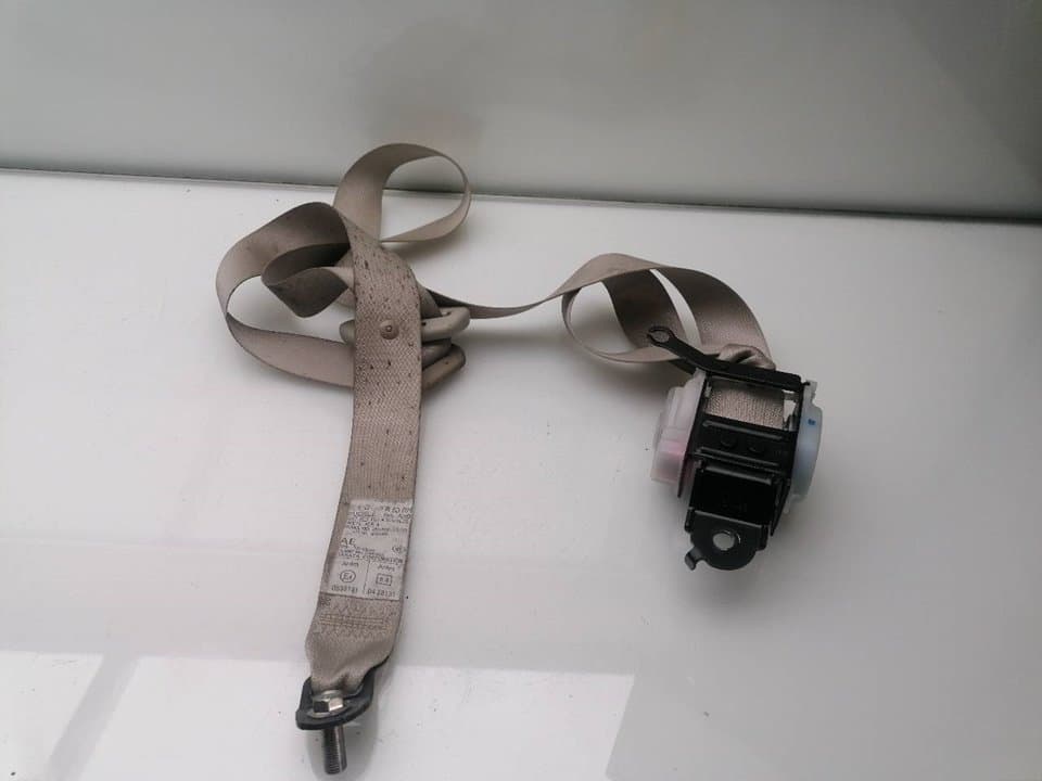 Cinturon seguridad trasero derecho SUBARU LEGACY BERL./FAMILIAR B11 (BD/BG)
