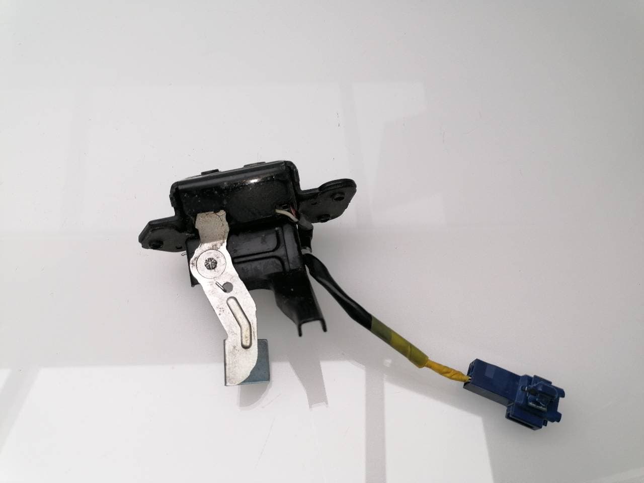 Cerradura maletero / porton TOYOTA YARIS 4