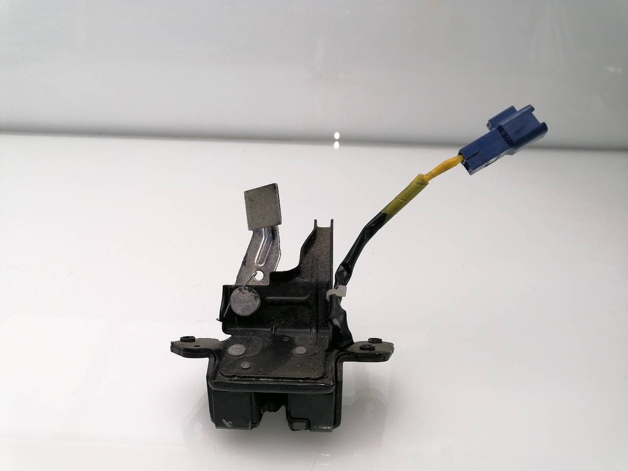 Cerradura maletero / porton TOYOTA YARIS 2