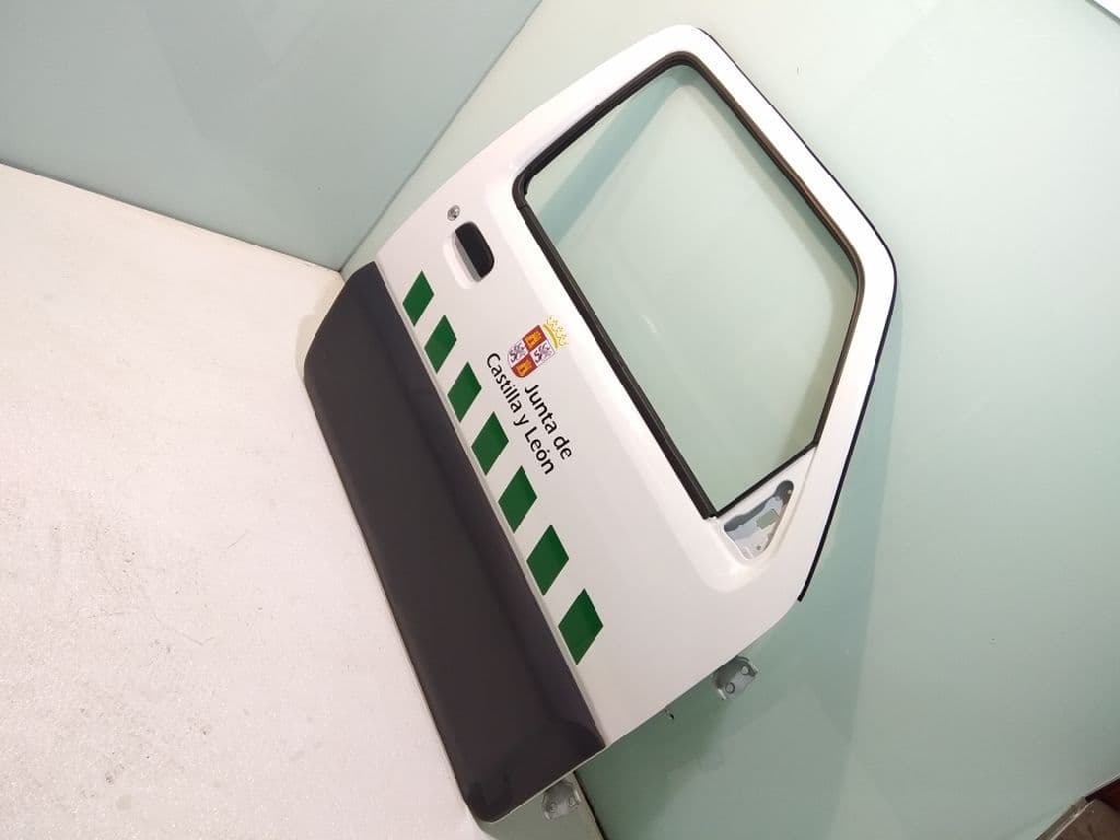 Puerta delantera derecha SUZUKI JIMNY SN (FJ) 4