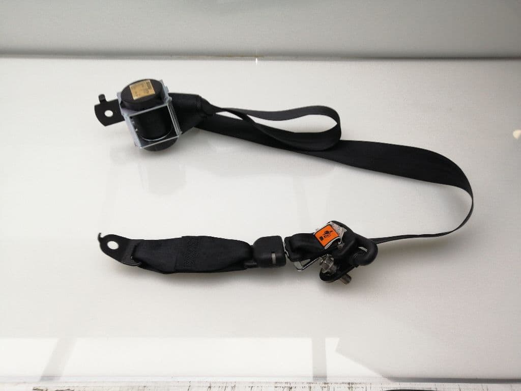 Cinturon seguridad trasero central MAZDA 3 BERLINA (BK)