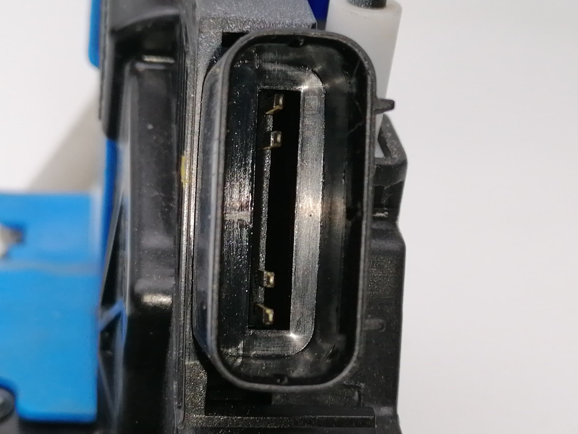 Cerradura puerta trasera derecha KIA CEED 3