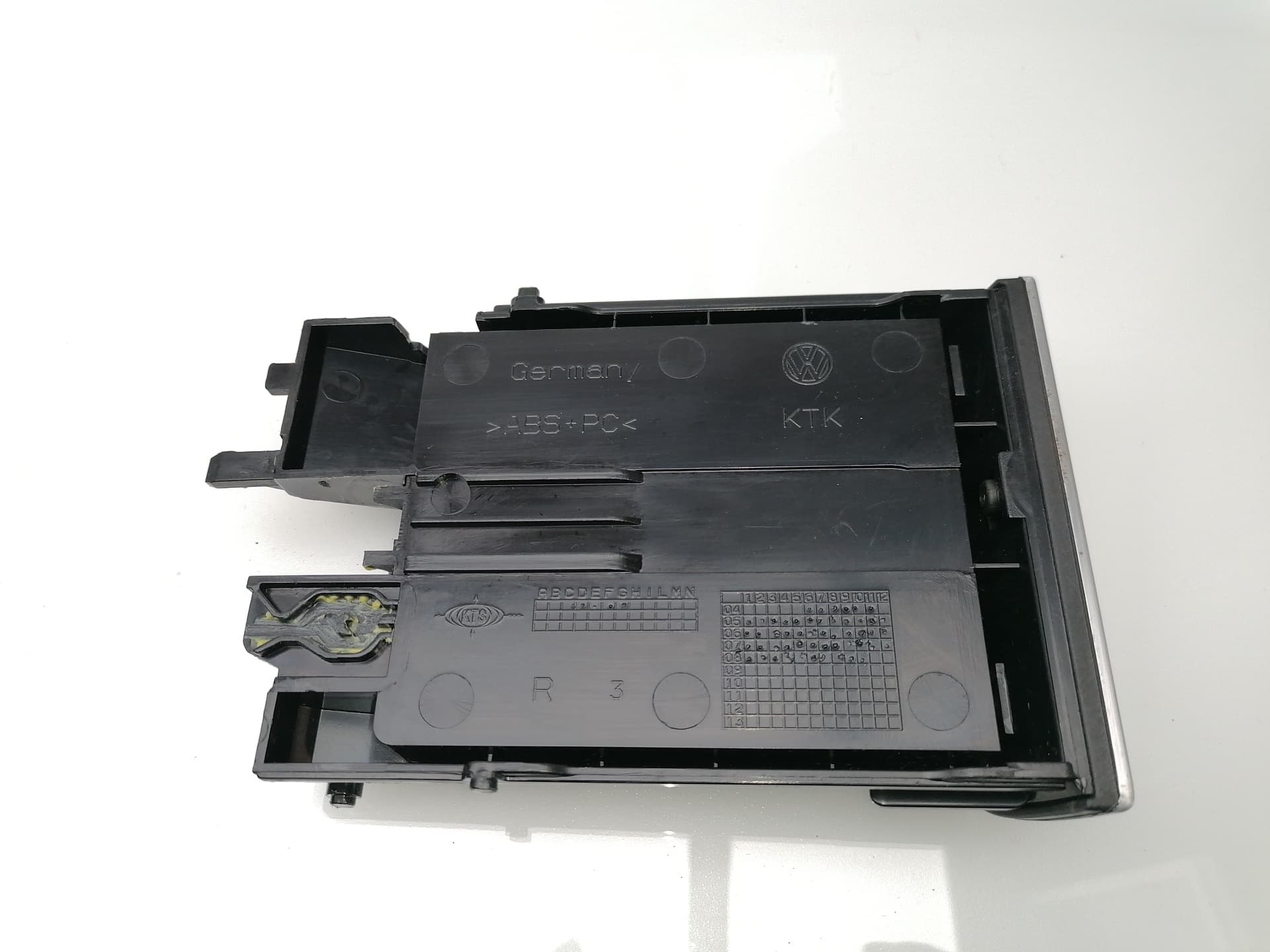 Plastico VOLKSWAGEN PASSAT CC (357) 3