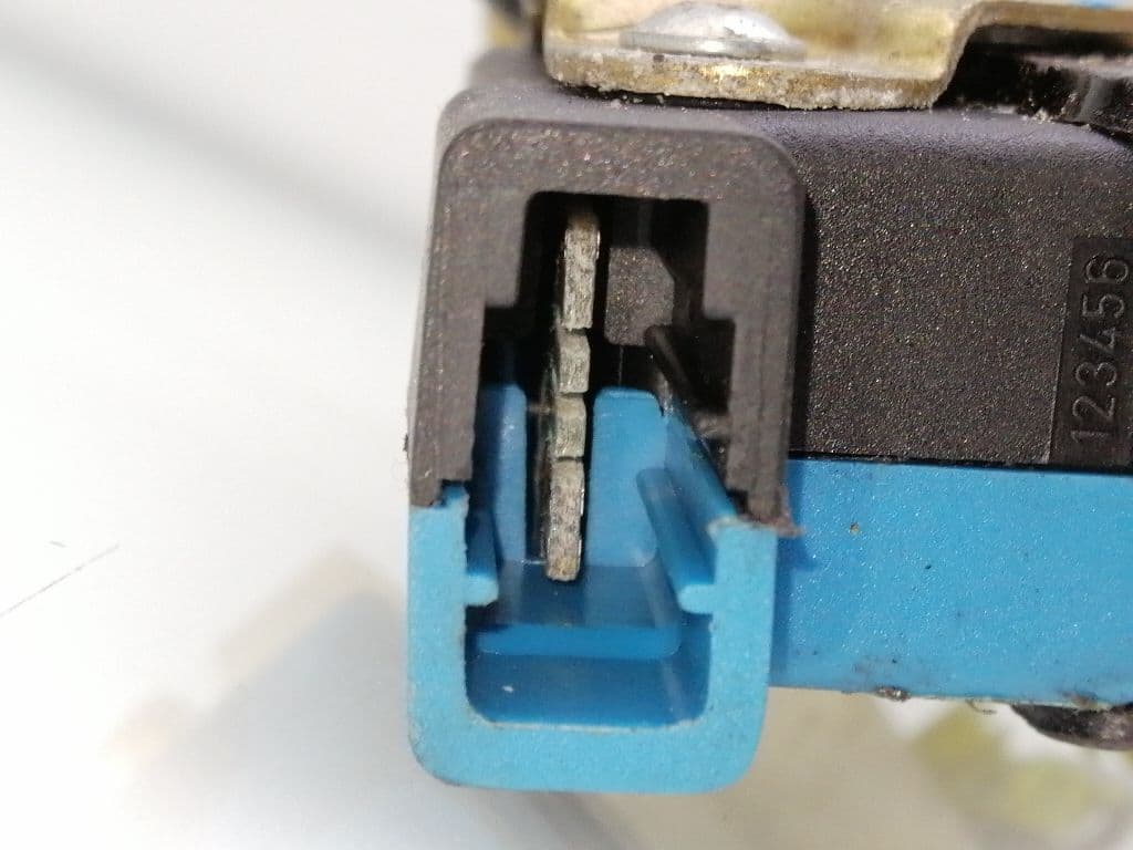 Cerradura puerta delantera derecha OPEL SENATOR B 5