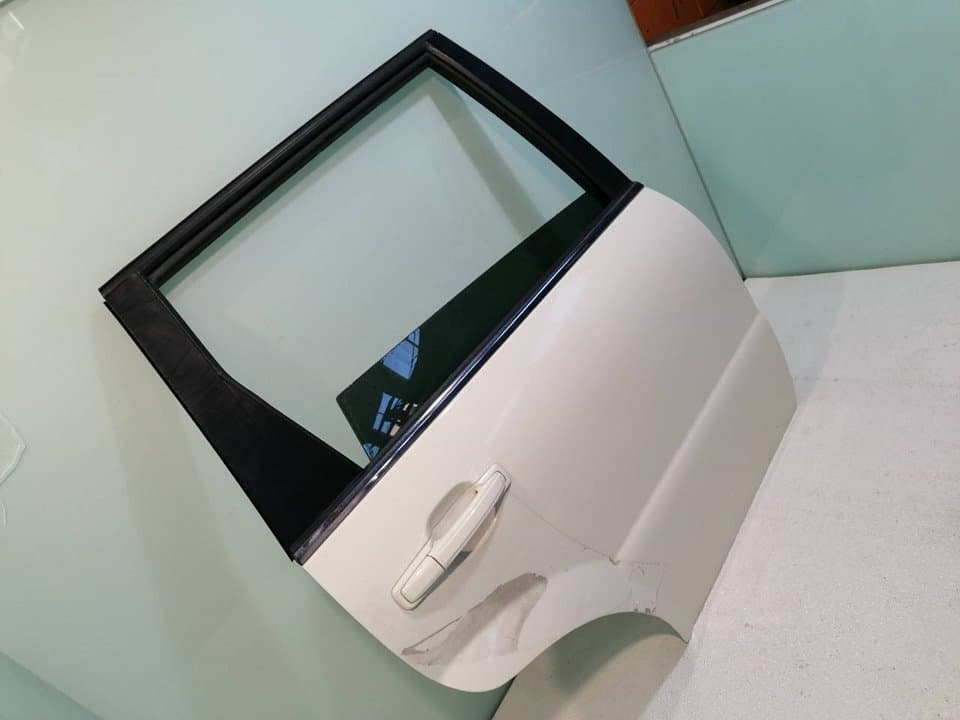 Puerta trasera derecha SSANGYONG REXTON 2