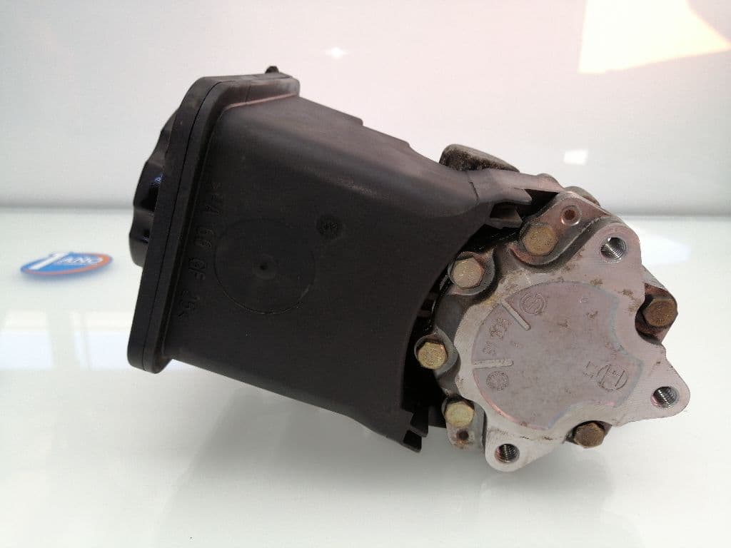 Bomba direccion BMW X5 (E70) 2