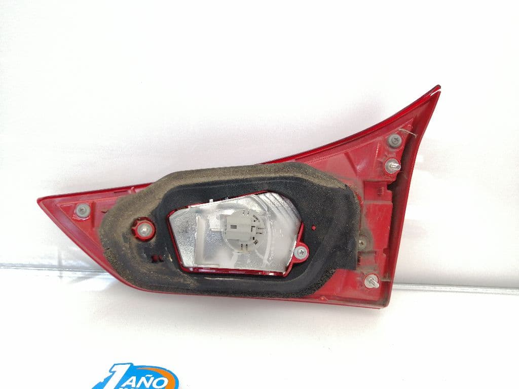 Piloto trasero izquierdo TOYOTA AURIS 2