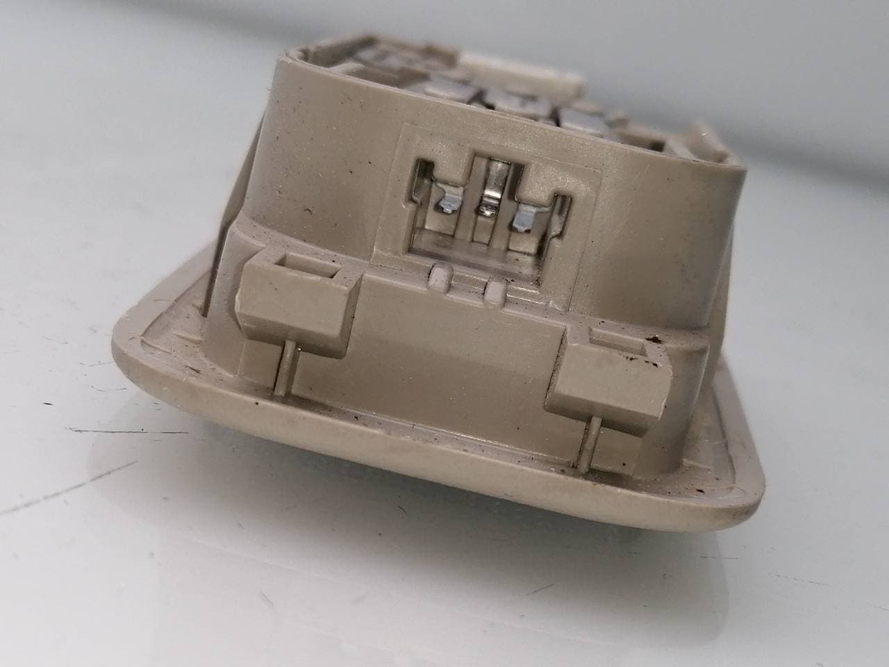 Luz interior MITSUBISHI MONTERO (V80/V90) 3