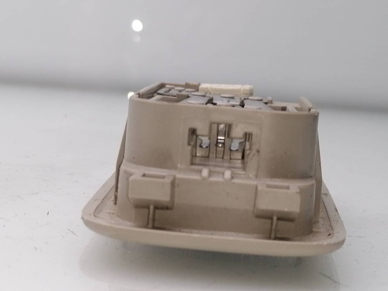 Luz interior MITSUBISHI MONTERO (V80/V90) 4