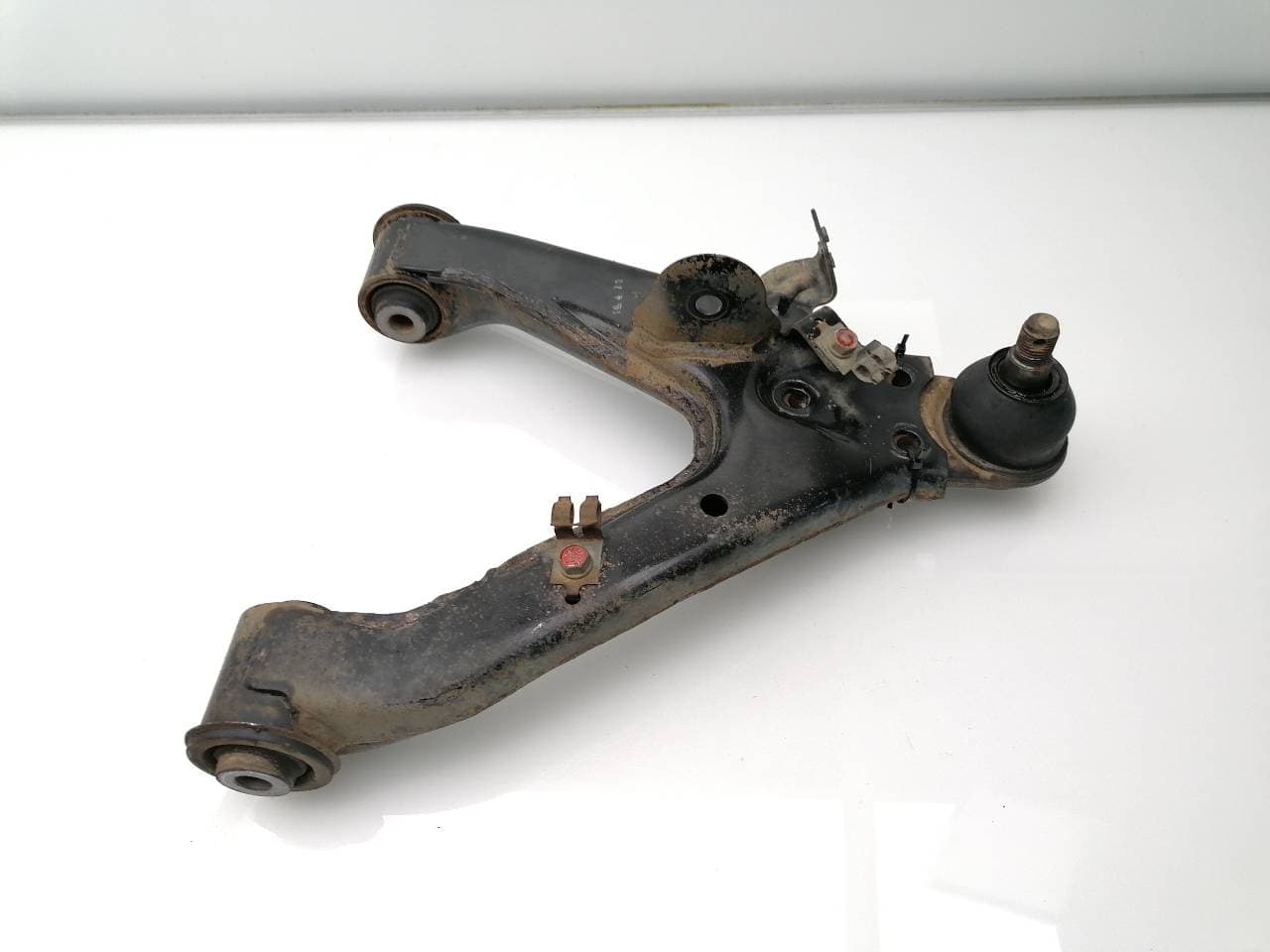 Brazo suspension superior trasero derecho MITSUBISHI MONTERO (V80/V90)