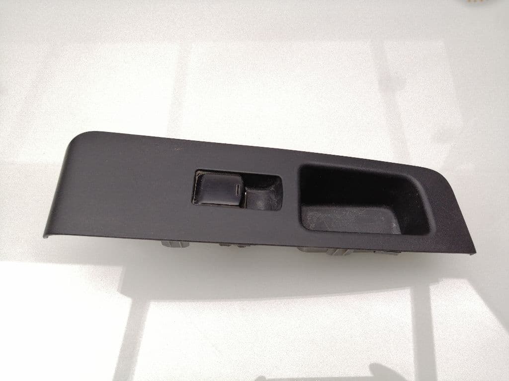 Mando elevalunas delantero derecho NISSAN X-TRAIL (T31)