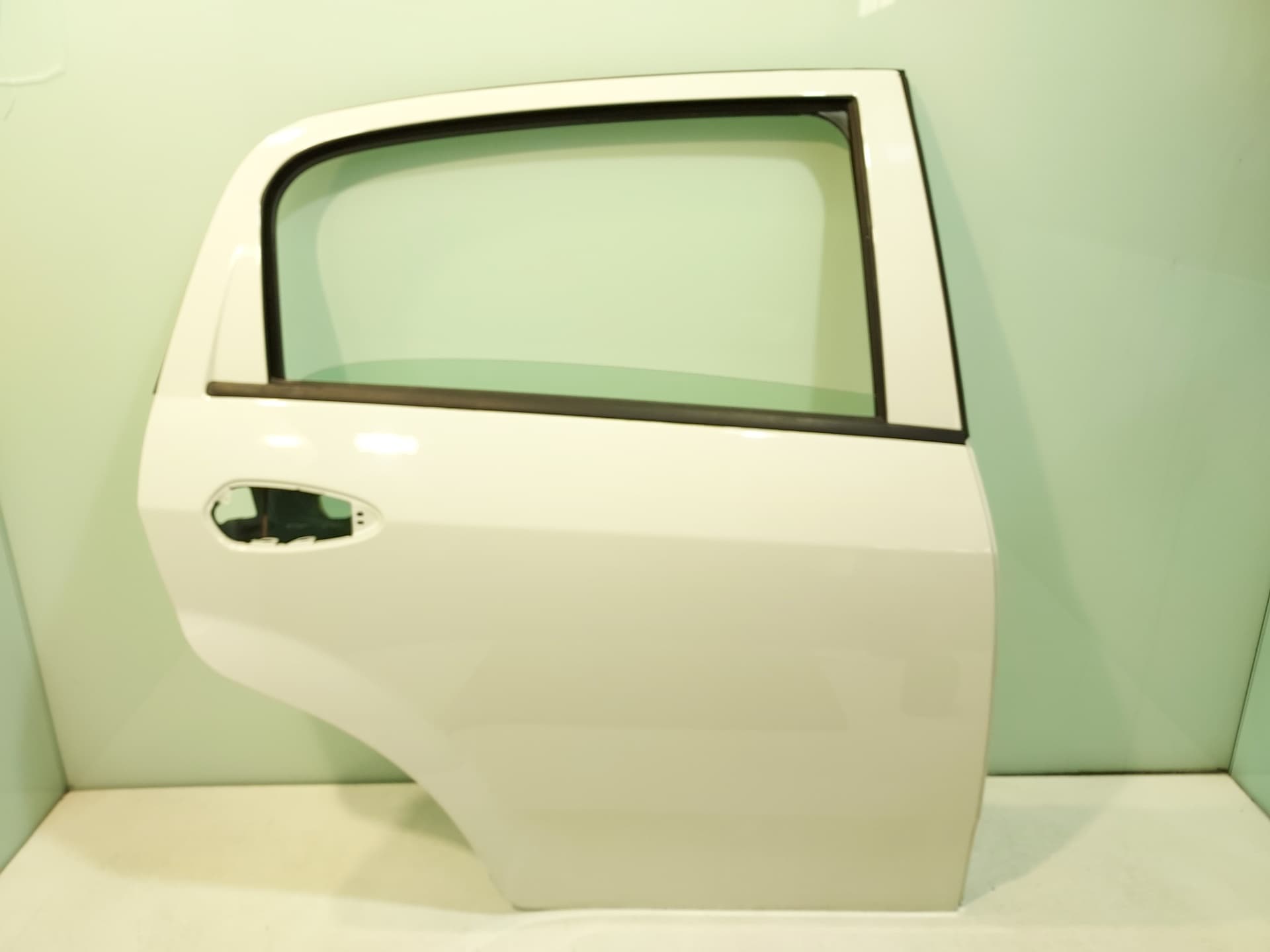Puerta trasera derecha FIAT GRANDE PUNTO (199)