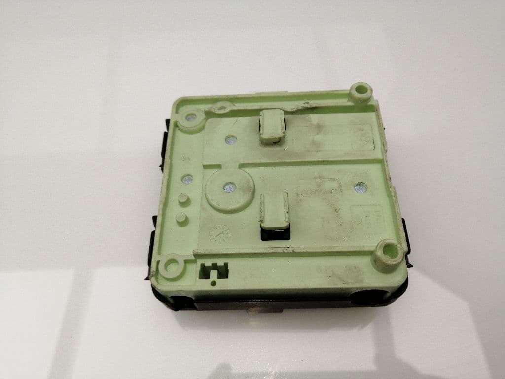Caja reles / fusibles BMW SERIE 1M COUPE (E82) 4