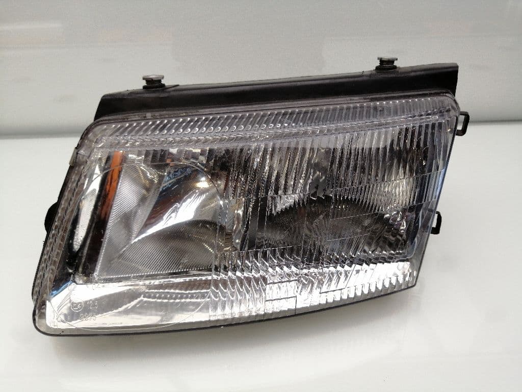 Faro izquierdo VOLKSWAGEN PASSAT (321/23/27/31)