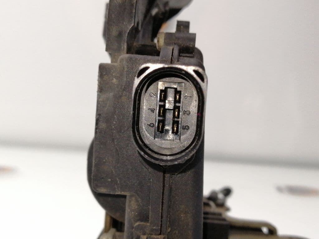 Cerradura puerta trasera izquierda VOLKSWAGEN PASSAT (321/23/27/31) 3